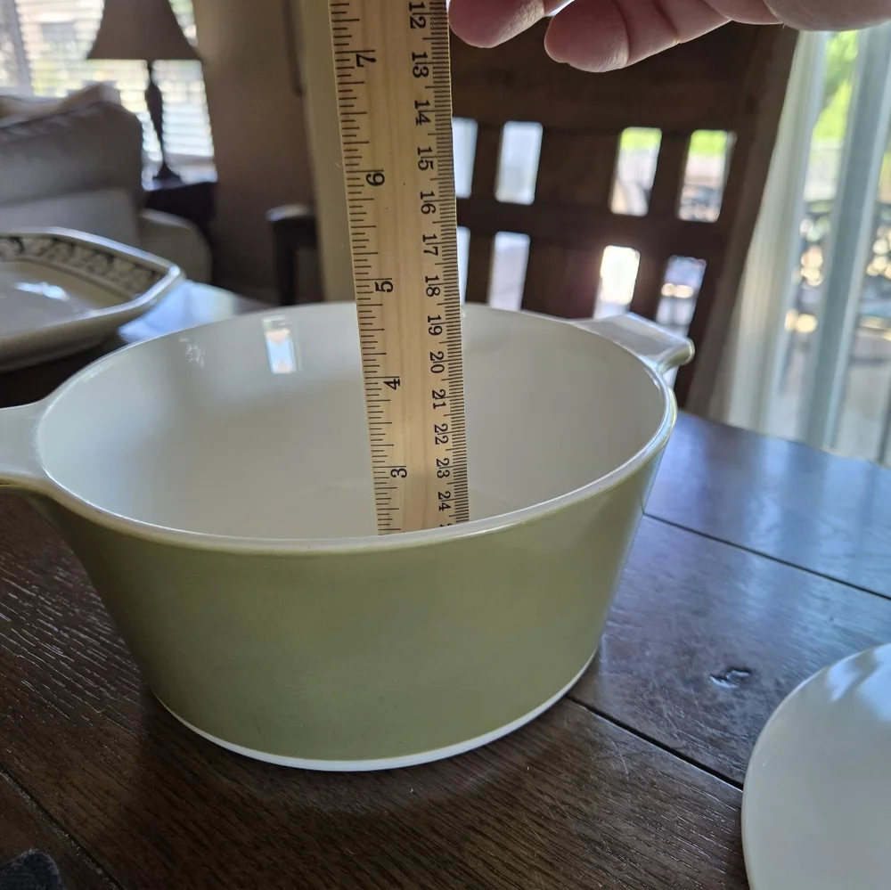Vintage 70's Avacado Green Corningware 1 3/4 Quart Covered Casserole